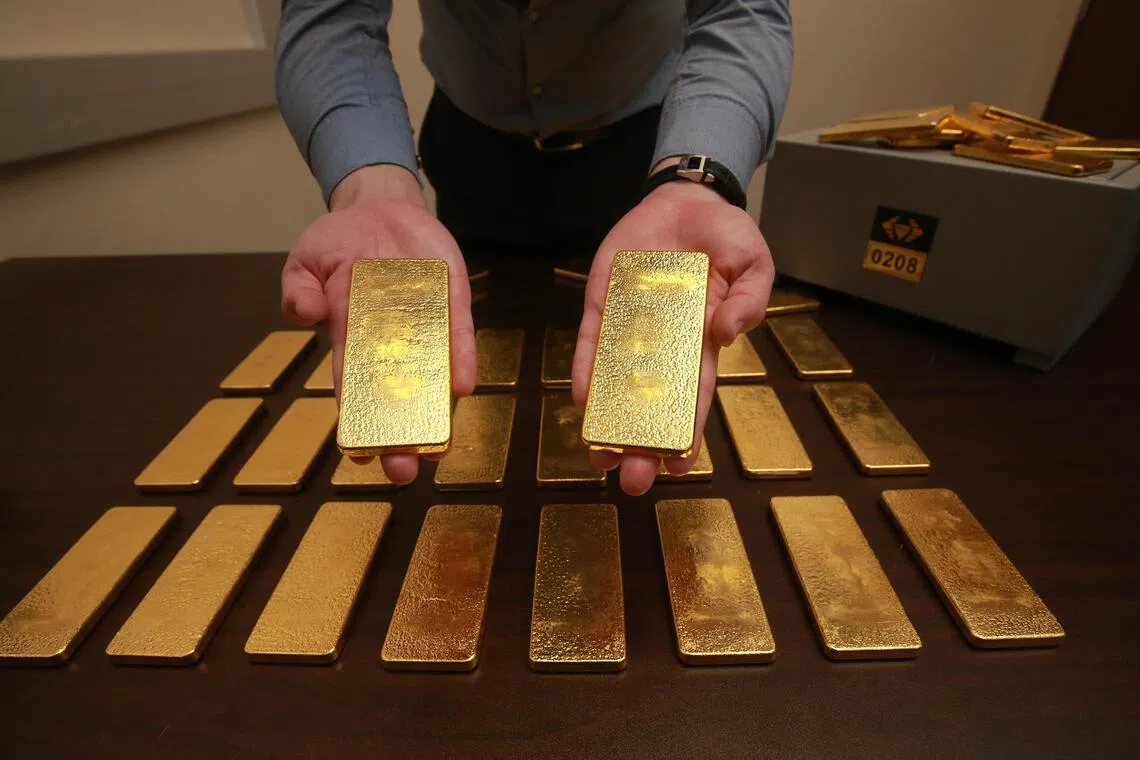 黄金价格星期四（10月16日）触及每安士4227美元上方的高位，延续了自8月中旬以来的强劲涨势。 （档案照片）