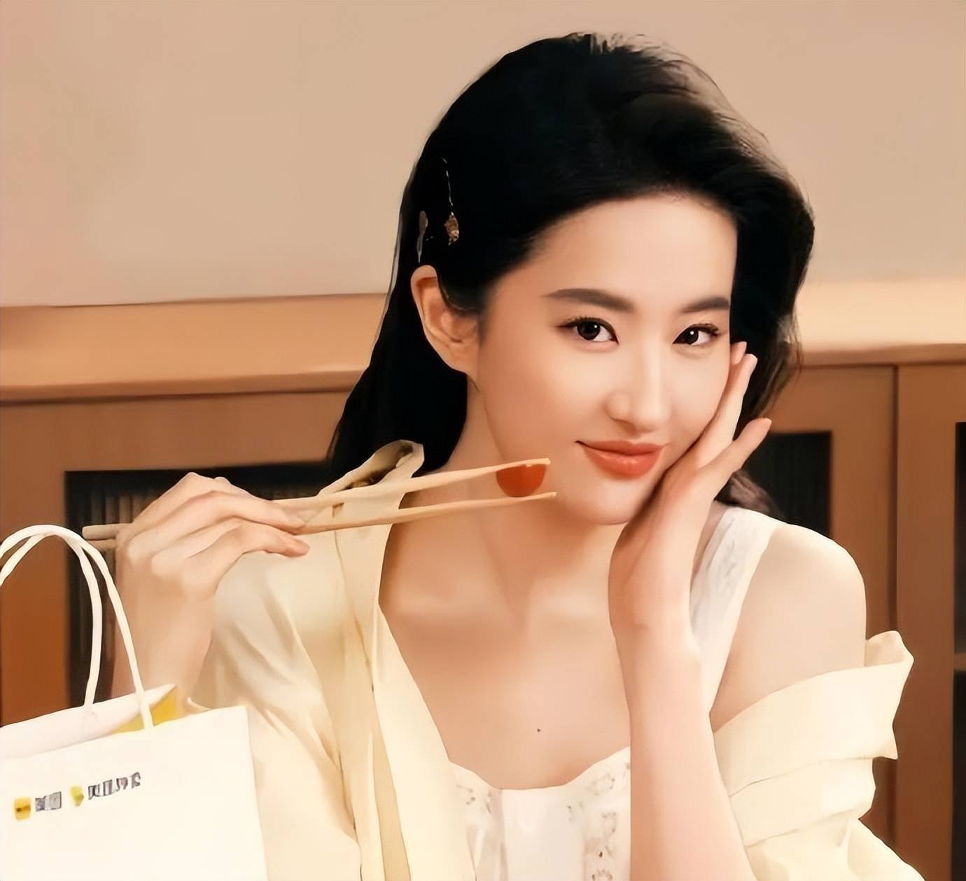 刘亦菲,一种气血很足的美,能量感十足!