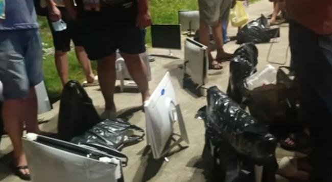 柬“中国城”数公司突解散 几百员工连夜撤离 柬“中国城”数公司突解散 几百员工连夜撤离