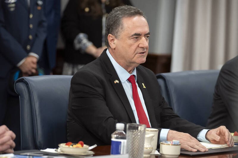 以色列国防部长卡兹在X上表示，他代表以色列国防机构向罹难者家属表达哀悼。（美联社）