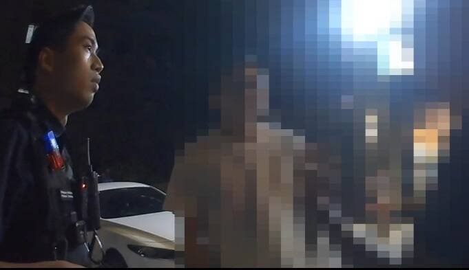 张姓男子（中）涉嫌吃霸王餐接受警方调查。（警方提供）