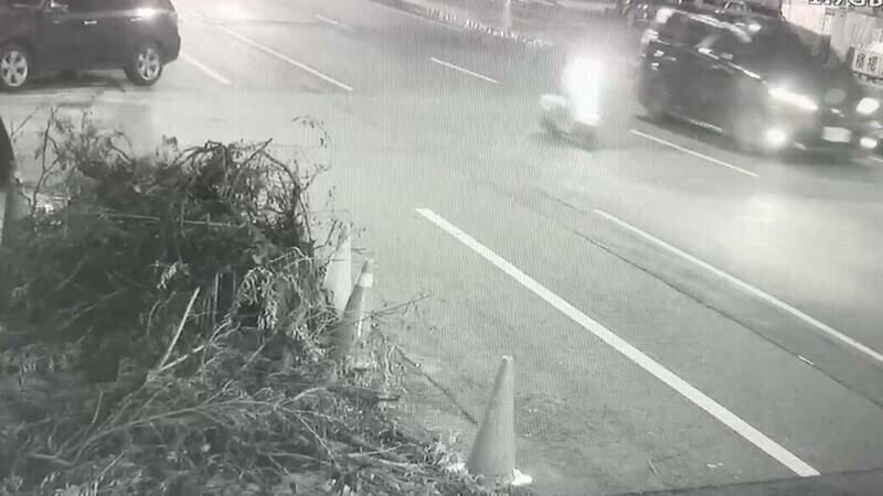 网红「凤梨」座车日前遭枪手谢男开枪。（民众提供）