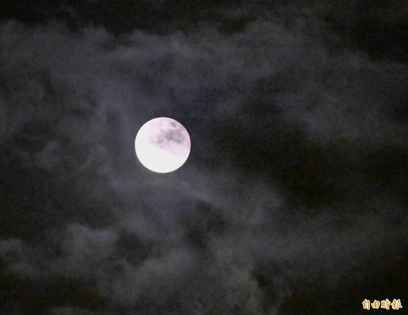 69岁日本男性在街上裸体被捕，辩称「只是出门赏月」。（资料照）