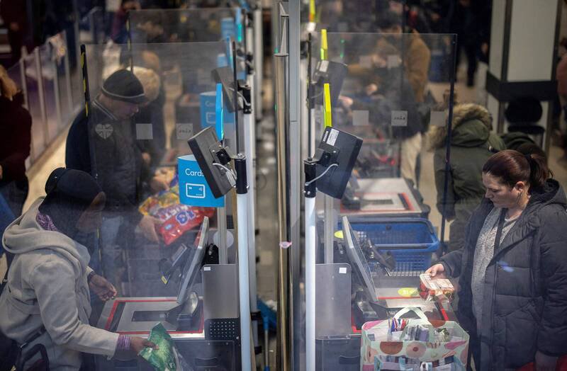 美国加州长滩市祭出全美首例自助结帐限制规定，示意图。（法新社）