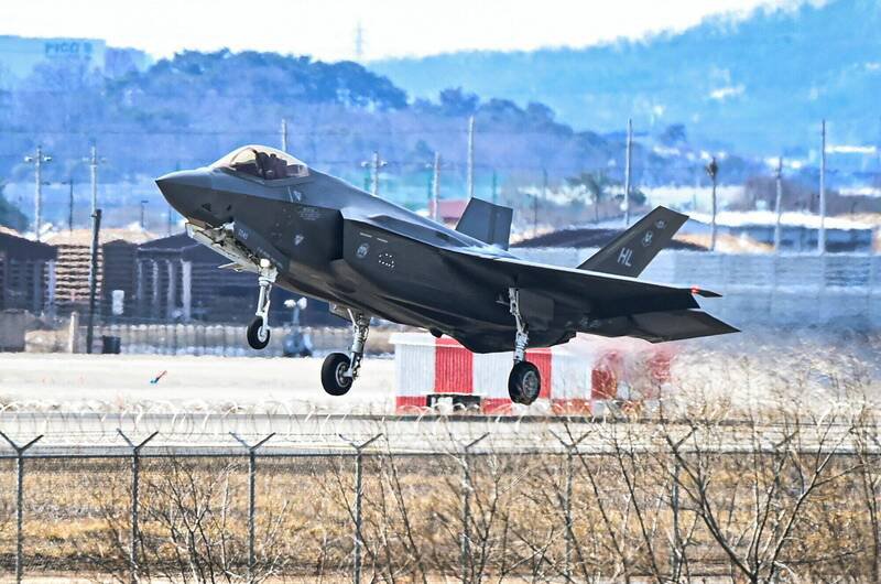 乌山空军基地的美军F-35战机。（法新社档案照）