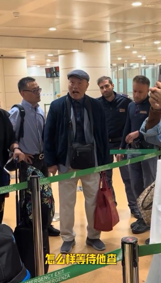 中国老人大闹意国机场,背后原因曝光 中国老人大闹意国机场,背后原因曝光