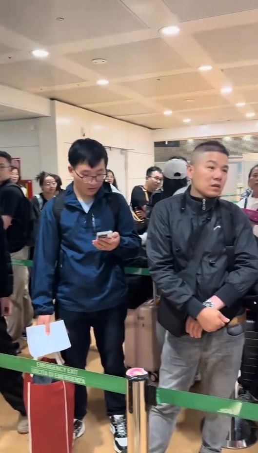 中国老人大闹意国机场,背后原因曝光 中国老人大闹意国机场,背后原因曝光