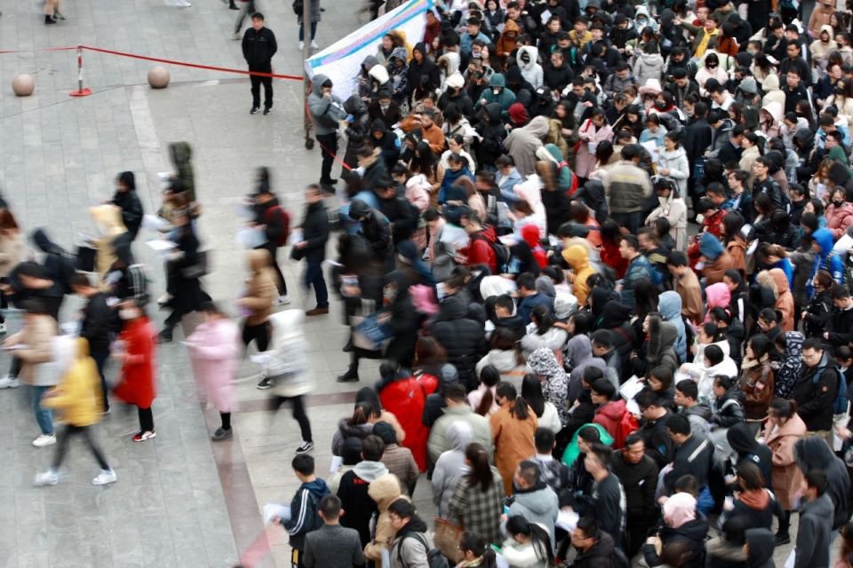 年龄放宽、岗位缩减：国考竞争“强度将远超之前”