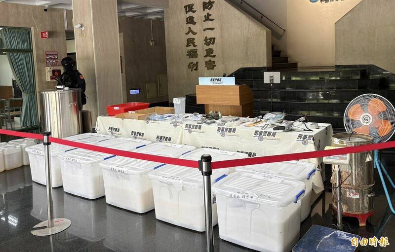 刑事局中打破获彰化线西乡的恺他命制毒工厂，起出市价约15亿，总重1756公斤的恺他命成品、半成品。（记者陈建志摄）