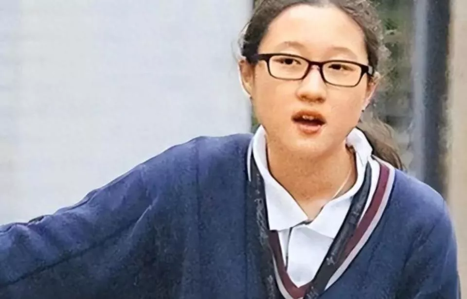 成龙女儿吴卓林:妈妈虐待,爸爸拒认,伴侣抛弃了我