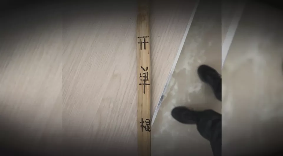 用竹片挑断手筋，剁下小拇指...缅北集团罪行曝光