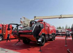中国消防展传意外!云梯车高空突断裂 砸毁消防车