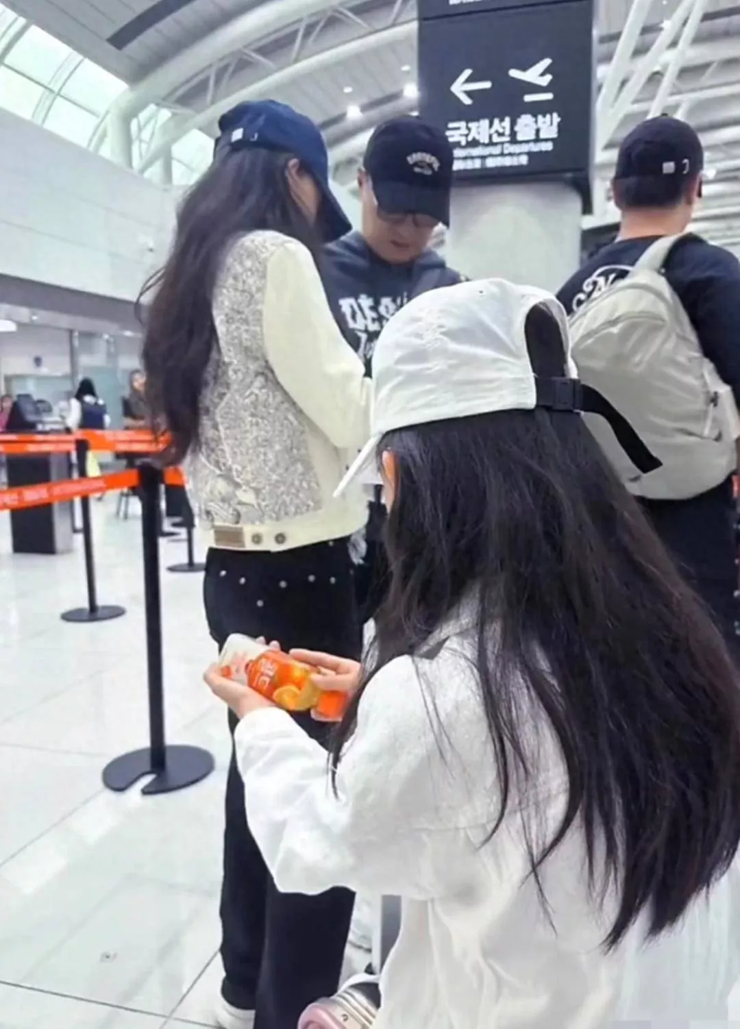 汪峰森林北新疆约会,表现的还都很恋爱脑