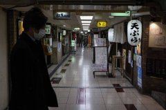 大阪地下街惊传当街砍人!女子背后击杀男子 胸口再补一刀被逮