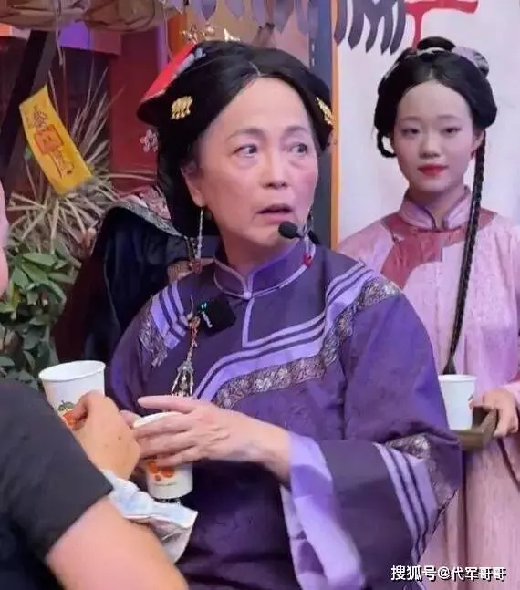 62岁“石榴姐”苑琼丹近照曝光,面容浮肿显老