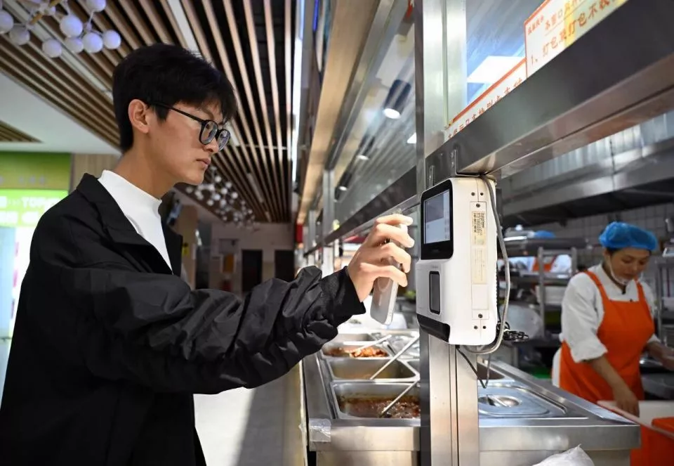 校园餐又起风波，只能填“满意”“非常满意”