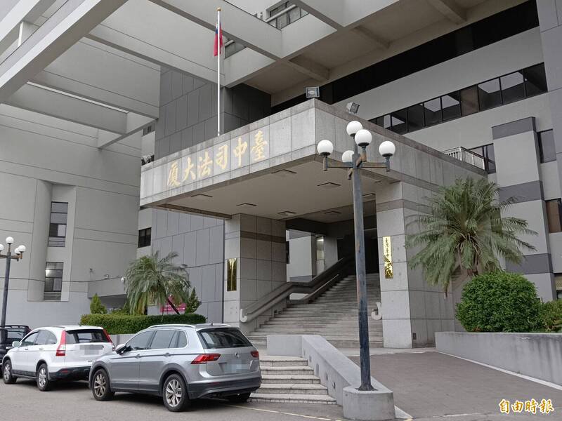 台中林姓男子，今年6月带太极剑到台中地方法院要按铃控告赖清德总统，却因这把剑被认定具危险性，被裁罚2千元罚锾并没收。（记者陈建志摄）