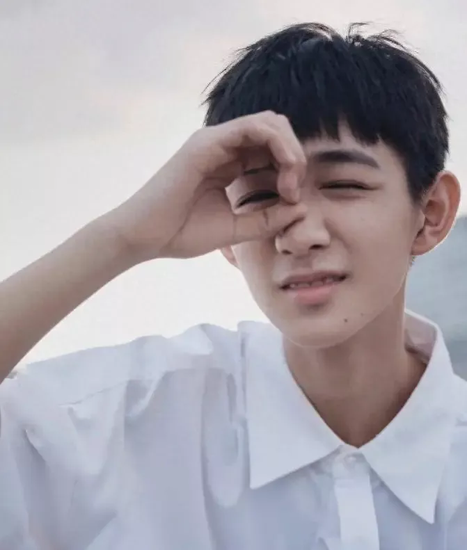 19岁荣梓杉人设崩塌,开房聊天记录曝光