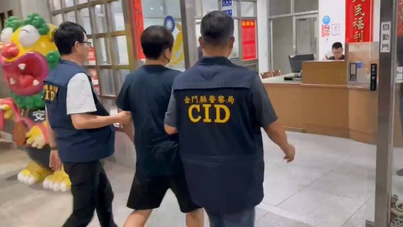 金门环岛北路二段发生死亡车祸，警方将涉嫌肇逃的张男缉捕归案。（金湖分局提供）