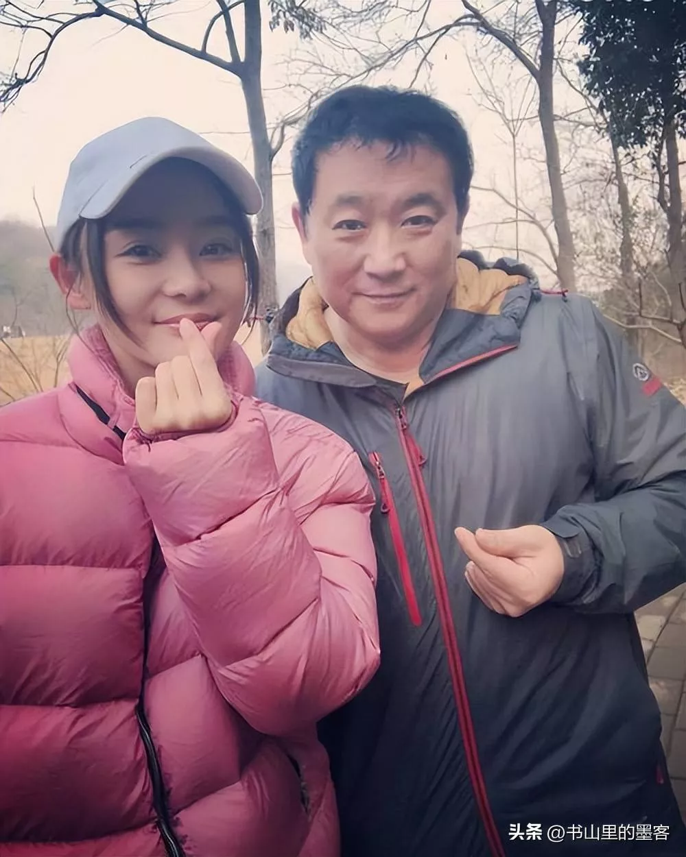 38岁袁姗姗回襄阳探亲,整容痕迹明显