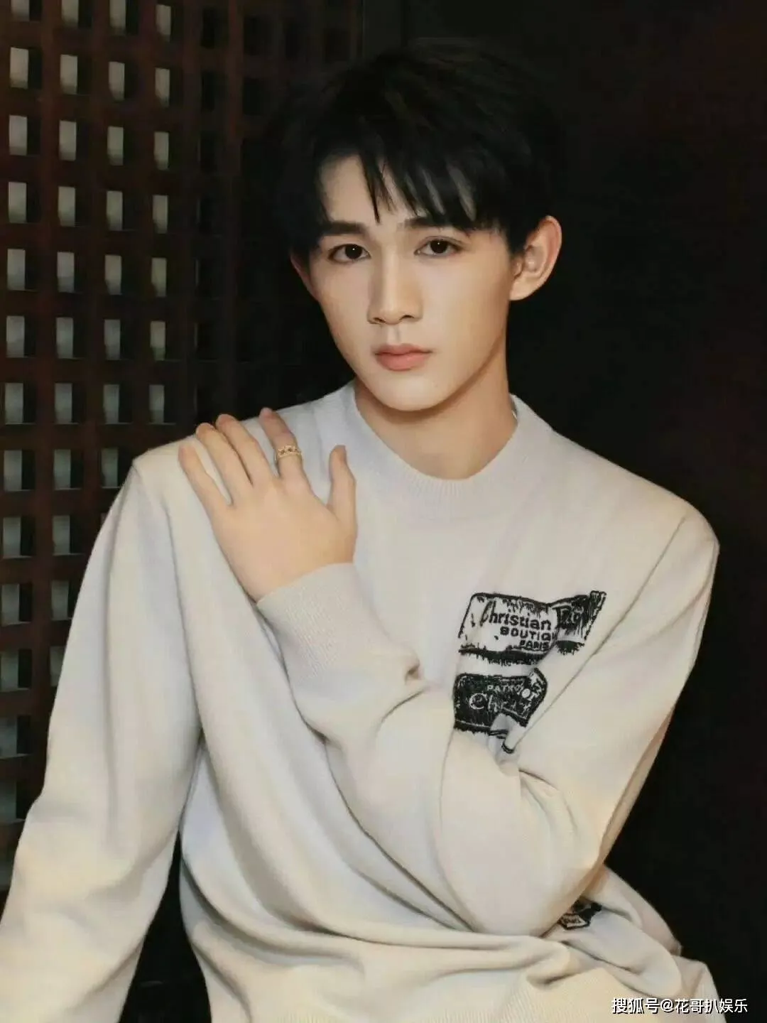 背刺出轨施暴，狗血姐弟恋爆雷，首位00后渣男出现？