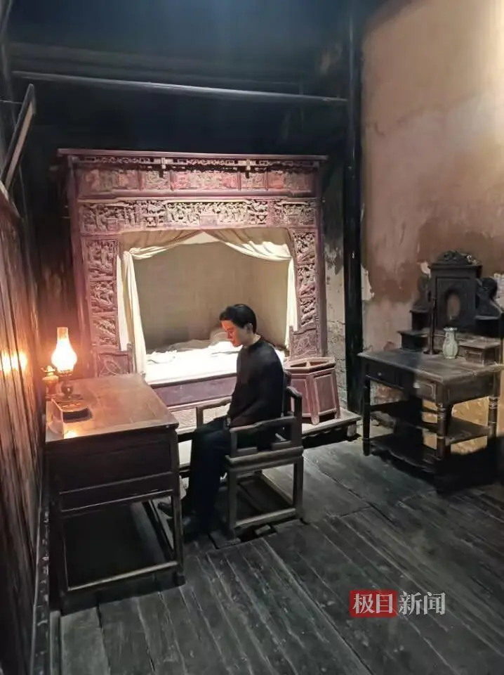 探访合肥三河镇杨振宁旧居 市民赶来献花