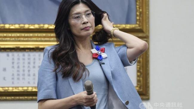 高调亲中的她,会把国民党带向哪里 高调亲中的她,会把国民党带向哪里