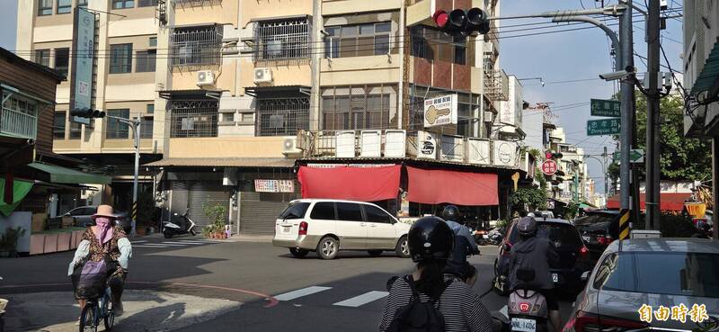 嘉市邻近东市场「忠孝路与延平街口」名列高龄者交通事故肇事热点十大路口之首。（记者丁伟杰摄）
