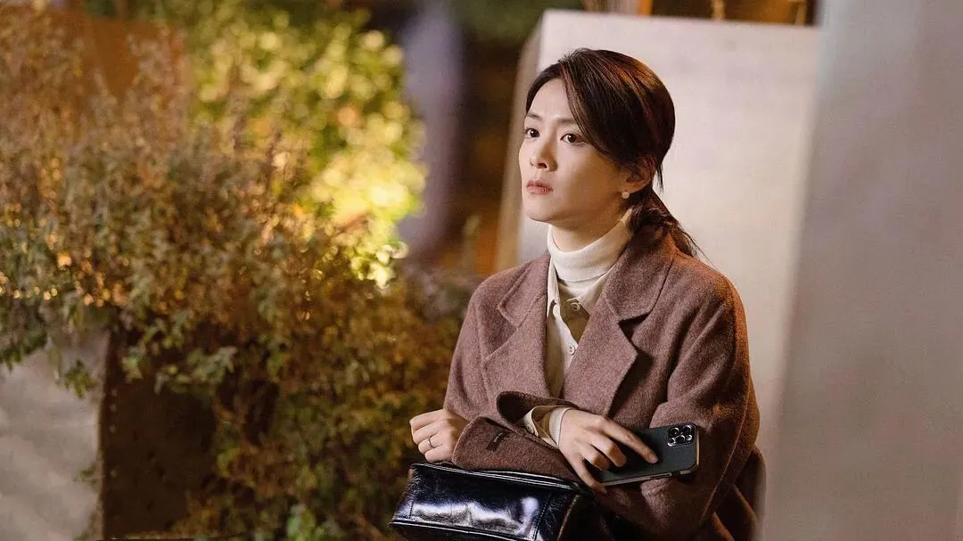 接踵而来的消耗,让职场人感到筋疲力尽/图源:《欢乐颂5》剧照