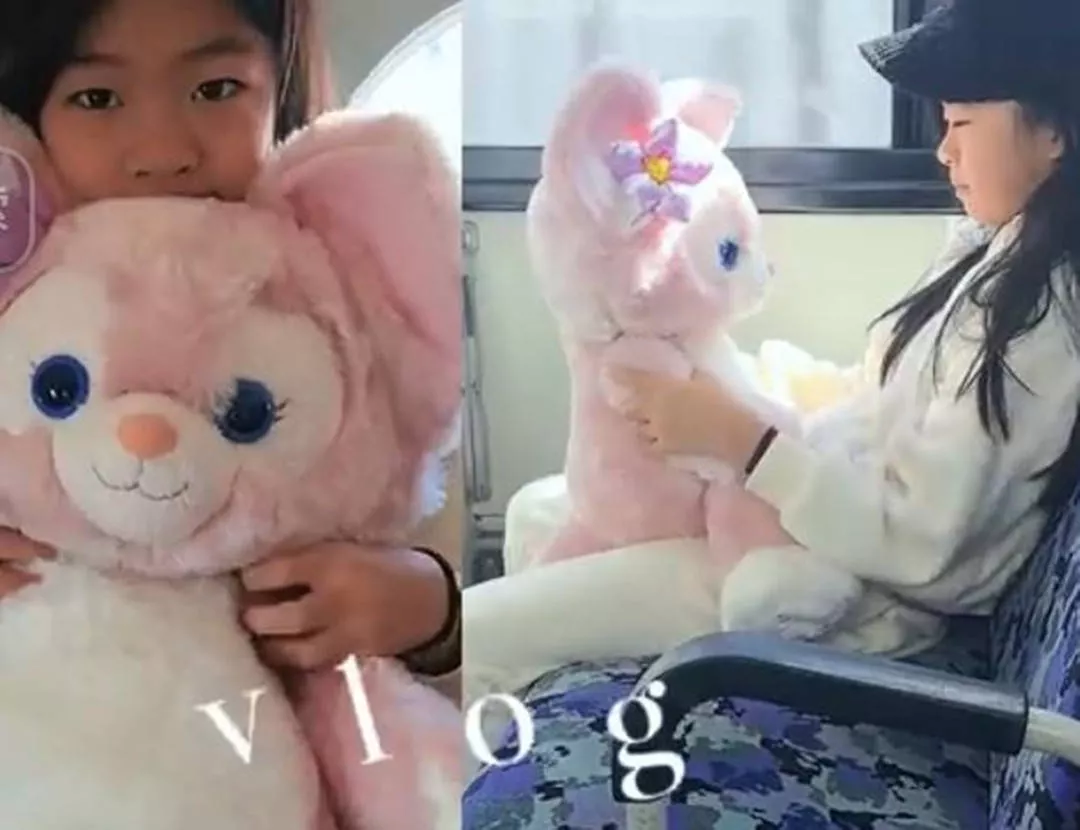 章子怡周末带女儿出国追星，醒醒化妆去见偶像