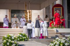 「穷人医生」获封圣 教宗良十四世将册封7位圣人