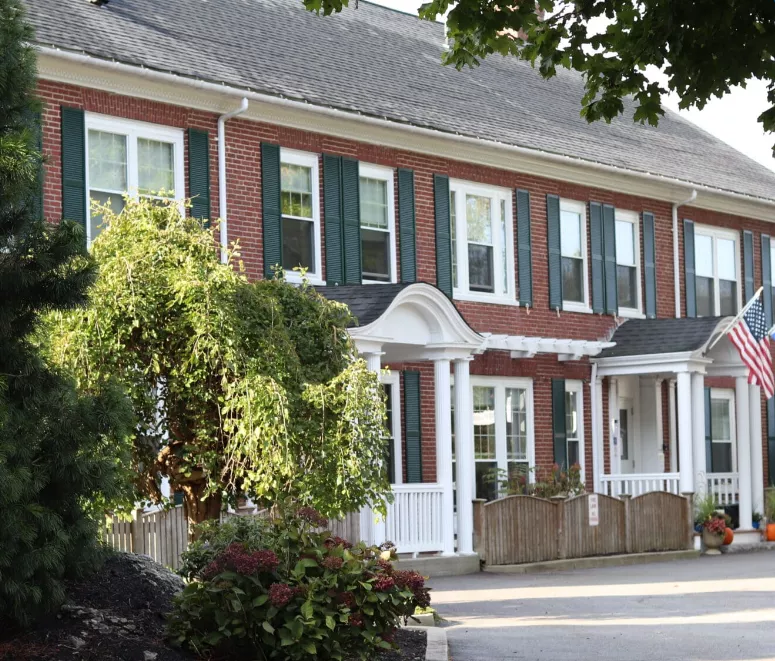 扯!美国14岁少女 一脚踹死学校职员