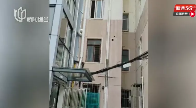 上海女子直呼：如厕不敢站起 洗澡轮廓被看光