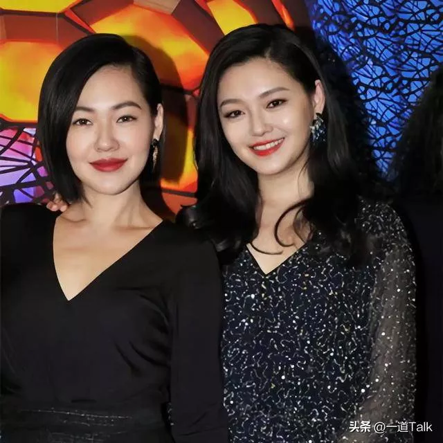 小S获奖后举办庆功宴开怀大笑，S妈许雅钧现身