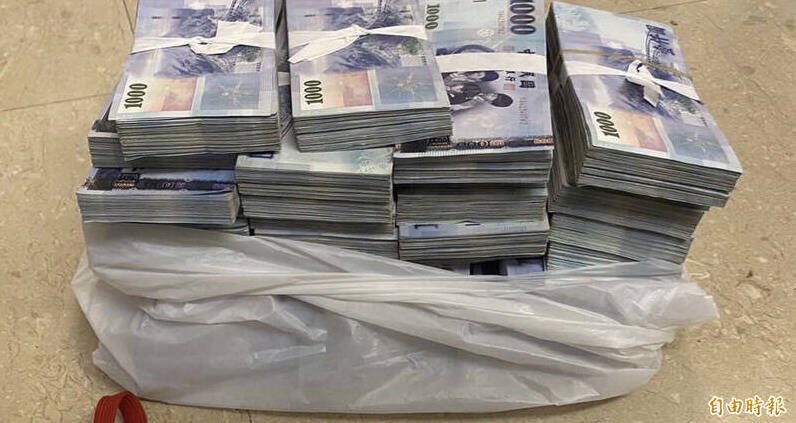 游男向邓男诈取820万元，已触犯对同一人或同案诈骗逾500万元的「特殊加重诈欺取财罪」，可处3年至10年徒刑。图非当事照。（资料照）