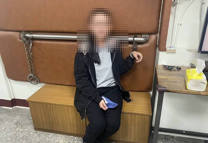 吴姓女车手被逮时认罪求轻判，一审判刑8月，她不满上诉还翻供，二审法官认定她否认犯行、无从减刑，撤销改判11月徒刑。（民众提供）