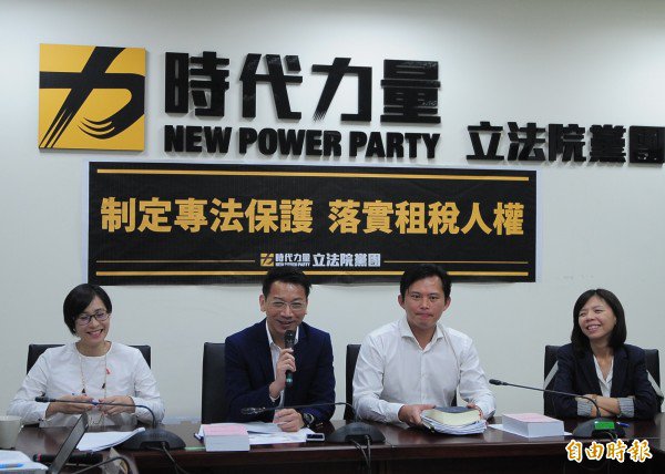 时代力量党团大会会后记者会，会中表示将制定专法保护 落实租税人权。（记者王艺菘摄）