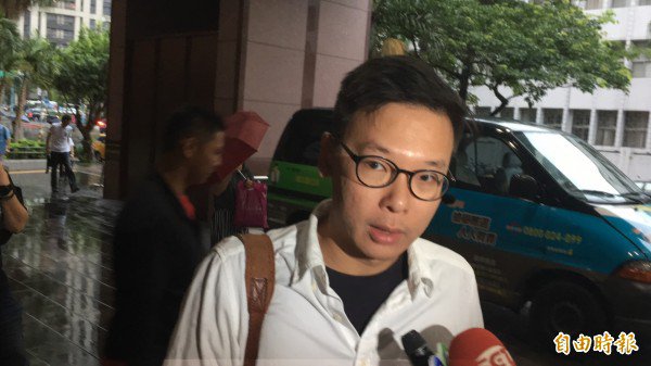 林飞帆到北院开庭。（记者张文川摄）