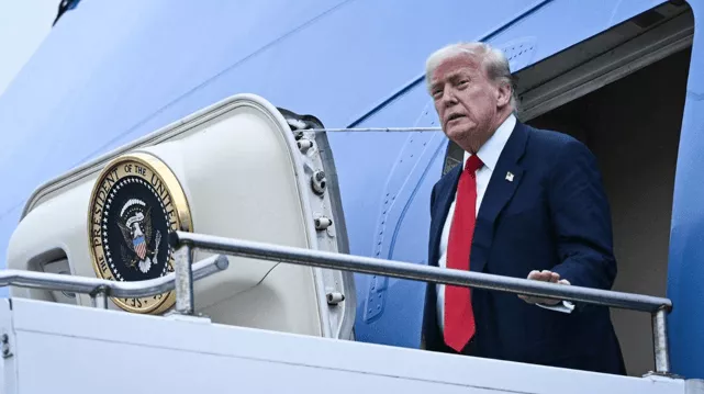 特朗普专机着陆区发现可疑"狩猎架",FBI正展开调查