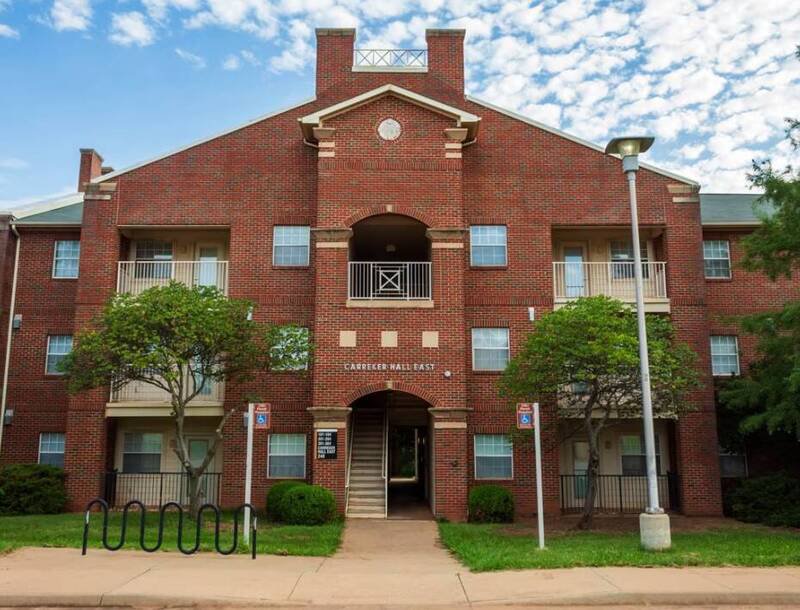 美国奥克拉荷马州立大学宿舍Carreker East传出枪响，至少造成3人受伤。图为Carreker East外观。（图撷自奥克拉荷马州立大学官网）