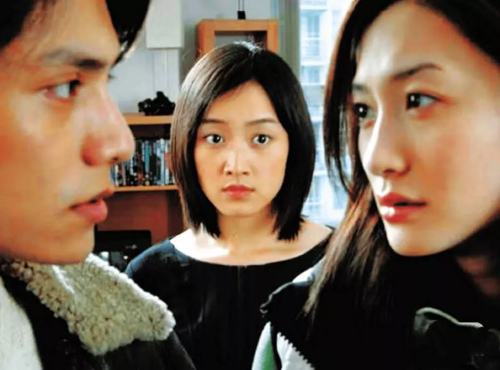 49岁赵子琪带俩女儿购物，母女三都是瓜子脸细高个