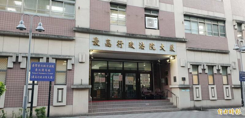 海军资深女士官酒驾肇事，被测得酒测值达1.55毫克，海军将她撤职并停止任用1年，她提起行政诉讼，最高行政法院判她败诉确定。（记者杨国文摄）