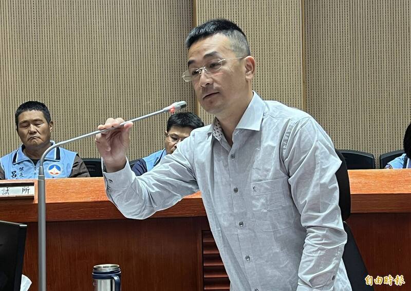 金门县议员董森堡提案，针对有酒驾（肇事）前科者暂停配售金门高粱酒权利，期盼这项「藏富于民」的配售制度，不要沦为贪杯误事者的帮凶。（记者吴正庭摄）