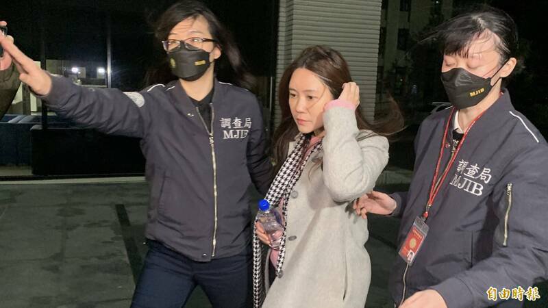 民进党籍台北市议员陈怡君涉诈领助理费及收贿案，今（20）日在士林地院出庭时坦承错误，表示「不该收任何钱」，并强调未意识到有对价关系。（资料照）