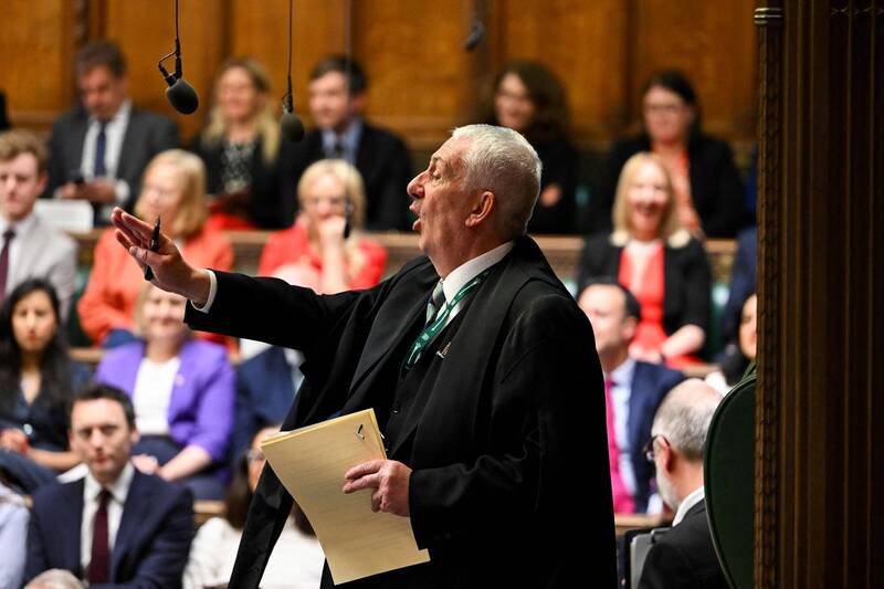 英国国会下议院议长霍伊尔考虑仿效欧洲议会先前的做法，限缩中国公民进入英国国会大厦的规范。（法新社）