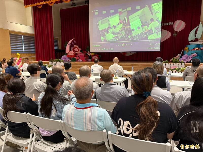 云二监16名收容人成功考取照服员技能检定证照，今狱方为他们举办成果发表会。（记者李文德摄）