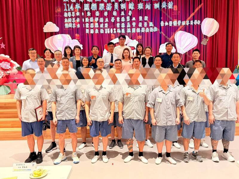 云二监16名收容人成功考取照服员技能检定证照，今狱方为他们举办成果发表会。（记者李文德摄）