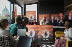 教宗首会天主教性侵受害者 教廷被批救济行动过慢