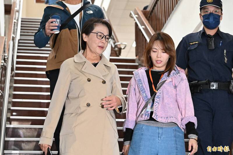黄珊珊作证完后，离开北院前受访直指「检察官有点鬼打墙」，很多问题都是主观臆测。（记者陈逸宽摄）