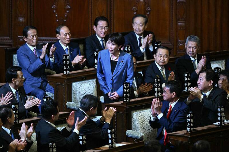 日本国会今天下午举行首相指名选举，自民党总裁高市早苗在众议院465个席次中拿下237票，在第一轮投票就获得过半数支持，当选日本第104任首相，成为日本史上首位女性首相。（法新社）